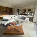 Le Des Abeilles Holiday home *