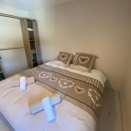 Holiday home Le Des Abeilles