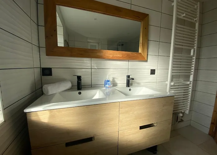 Le Des Abeilles Hébergement de vacances *